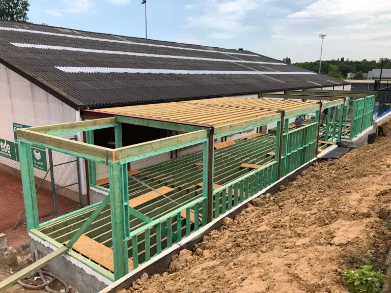 Opbouw houtskelet clubhuis T.C Zottegem