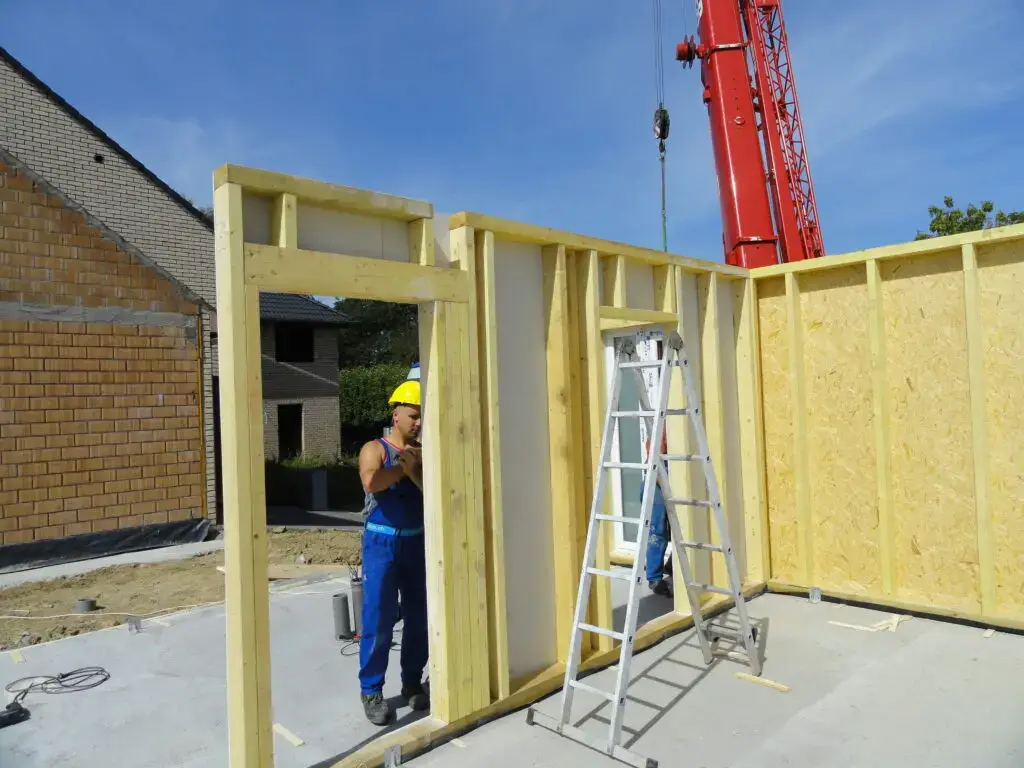 Houten binnenwanden tijdens de nieuwbouw in Diksmuide