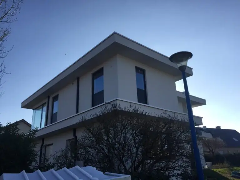 crepi afgewerkt op de extra verdieping en op de bestaande woning