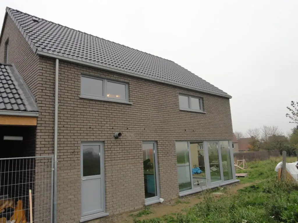 Gevelsteen aan de buitenzijde van de houtskeletwoning in Diksmuide
