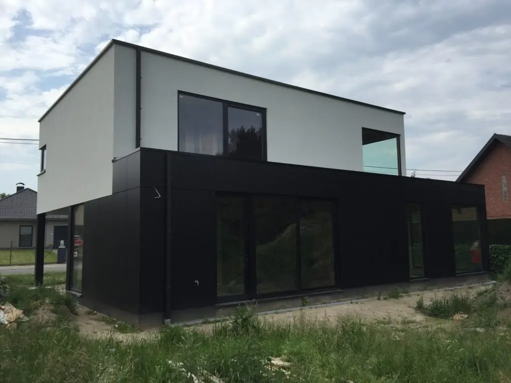 Houtskeletwoning in Boortmeerbeek met gevelafwerking in Trespa en crepi