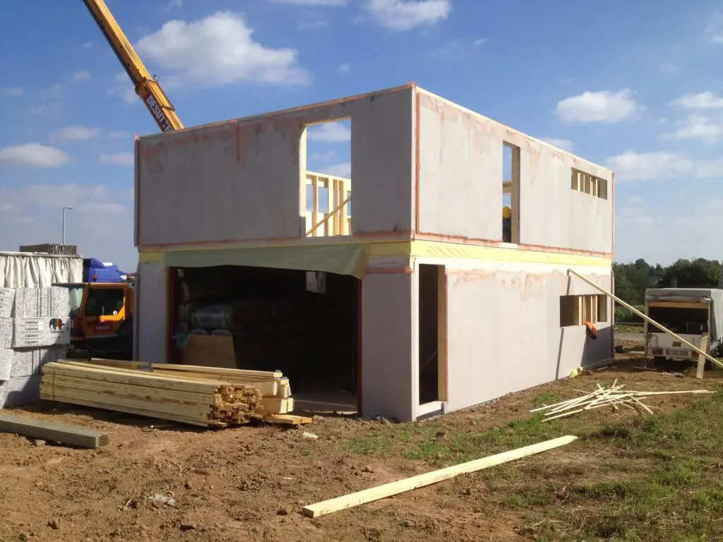 Montage van de verdieping van de houtskeletwoning in Nossegem