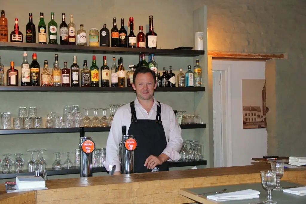 Barinterieur van brasserie De Kring in Oudenaarde na de renovatie