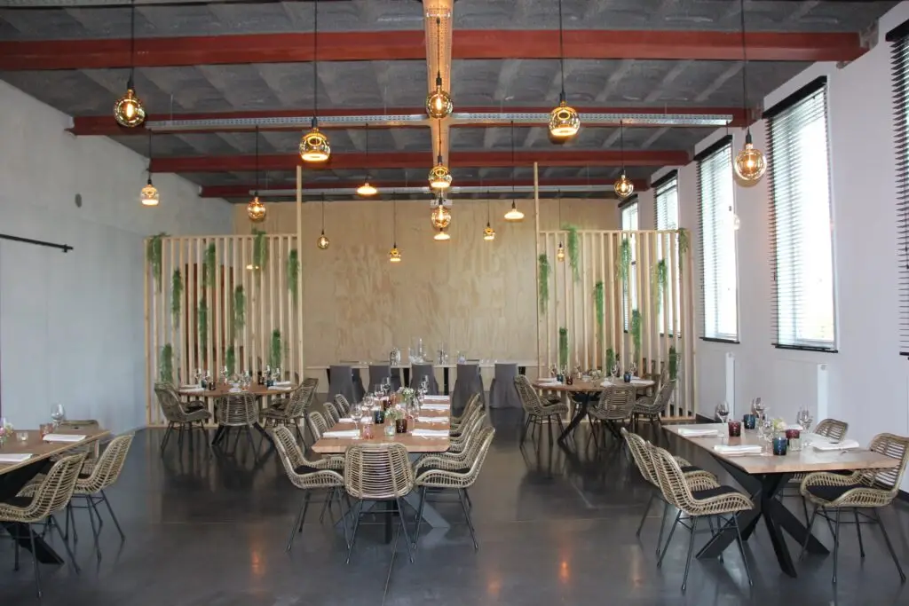 Feestzaal van De Kring in Oudenaarde na de renovatiewerken