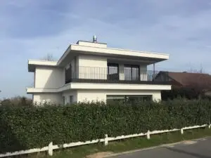 moderne extra verdieping met luifels op bestaand huis