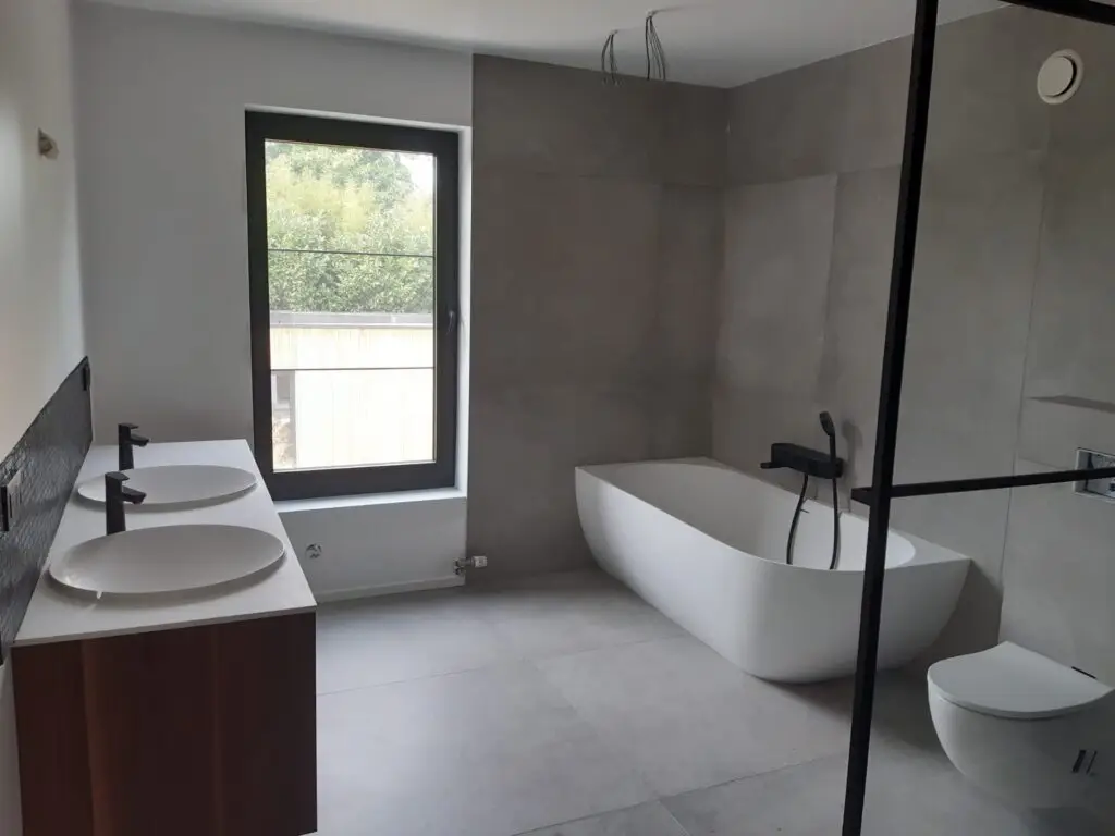Gerenoveerde badkamer in de woning in Merelbeke